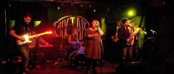 В Groovy Jam Shoes на Koka Mass Jazz