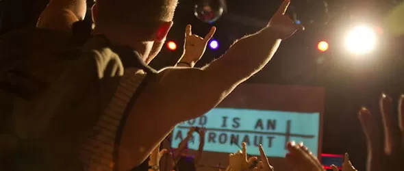 Виж кой отива без пари на God Is An Astronaut!