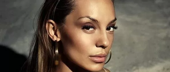 Вяра Атова заряза псевдонима AV, издава пети сингъл