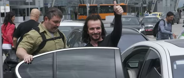 Yanni кацна на летище София