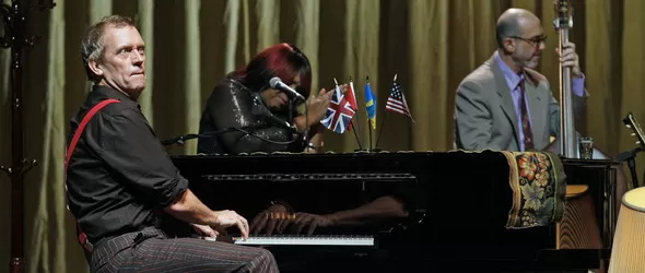 Хю Лори в София: So Damn Good след терапията на блуса