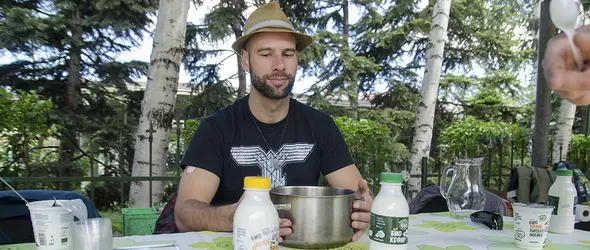 Кой ще облече марков ти-шърт с логото на албума Феникс на D2
