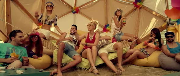 Били Хлапето забърка силен музикален коктейл с Dorothy и FeeL