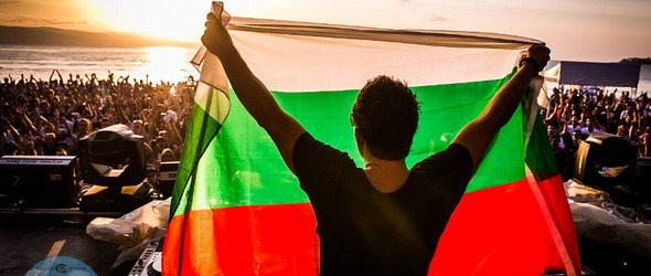 Fedde Le Gand развя българското знаме на Cacao Beach