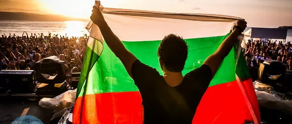 Fedde Le Gand развя българското знаме на Cacao Beach