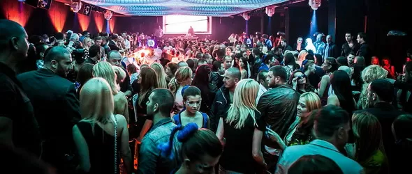 Новият :PM Club отвори с танци в небето и ефектно светлинно шоу