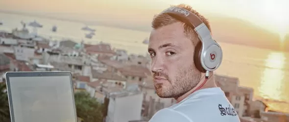 Гъзарливо: DJ Alexandre Billard зад пулта в :PM Club