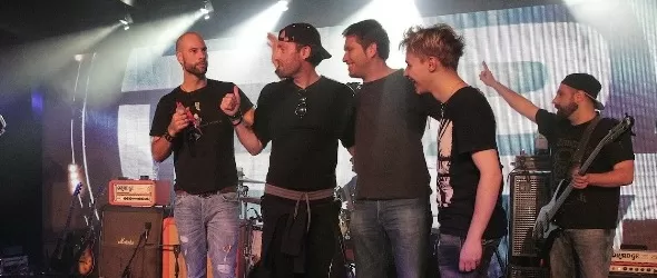 D2 с паметен коледен лайв