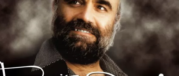 Почина Демис Русос