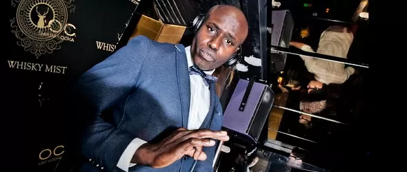 Черната британска перла DJ Papys Hanson зад пулта в :PM Club