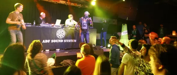 Asian Dub Foundation Sound System: звуков бяс в Mixtape 5