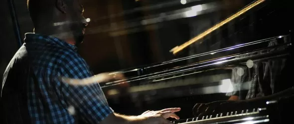 Спечели ДВОЙНА покана за шоуто на сръбската ню джаз сензация Eyot