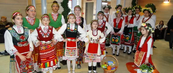 Пресъздадоха лазaрските обичаи в МБАЛ Дева Мария