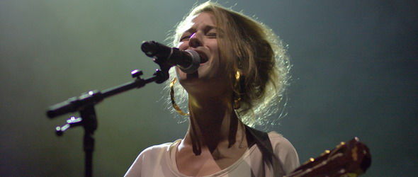 Selah Sue в София: Естествена, танцуваща, пееща