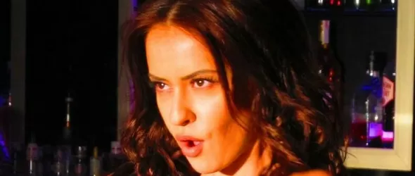 Софи Бард подгрява Емил Ласари и Кайтлин в Света гора