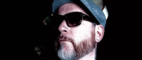 Everlast под небето на плаж Каваци