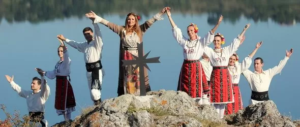 Поли Паскова снима с дрон клипове в замъка на Дракула