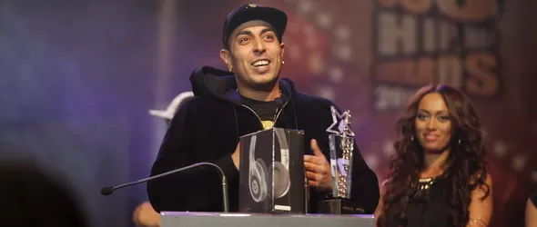 Рапърът 100 Кила като студента Цанко в Столичани в повече