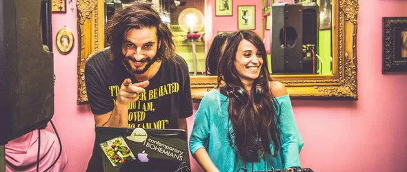 Очарователната Thallulah зад пулта в Planet Club