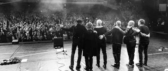 Легендите изправиха на крака препълнената зала 1 на НДК