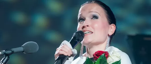 Празнично настроение за безснежна Коледа с Таря Турунен