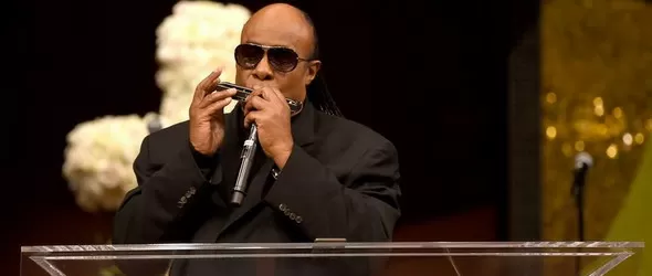 Погребаха Натали Коул до знаменития ѝ баща Нат Кинг Коул