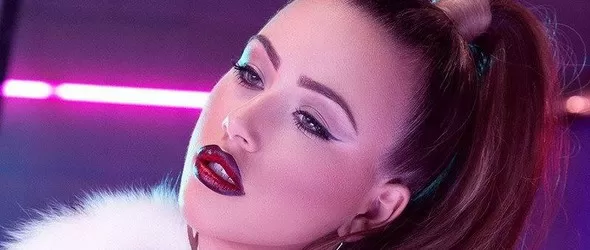 Горещо с Гери-Никол в Mascara