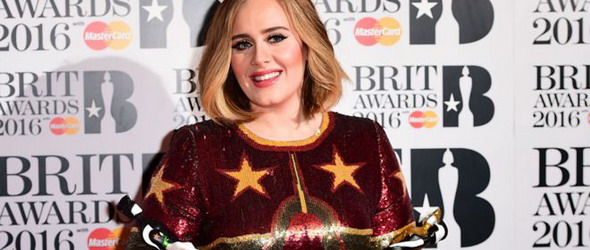 Адел с 4 отличия от Brit Awards