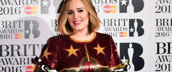 Адел с 4 отличия от Brit Awards