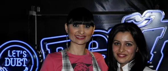 Пей с мен: Кали и Софи Маринова смениха партньорите си.