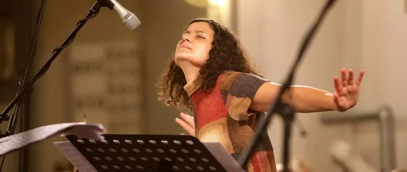 Импровизационно: Концерт за цигулка и глас