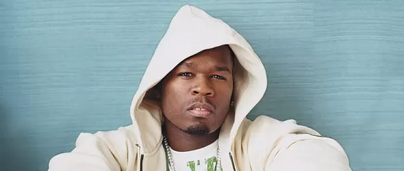 Фифти Сент натири сина си и жена си от къщи