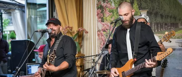 Дичо засне клип в райската градина на Йонийско море