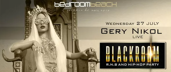 Гери-Никол на сцената в Bedroom Beach Club на 27 юли