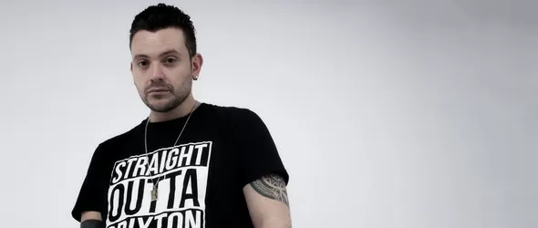 Италианецът DJ Cassimm зад пулта в Bedroom Beach