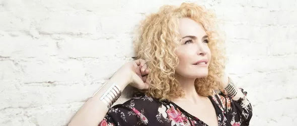 Ищар се подготвя с йога, розе и свежи цветя за концерта си в НДК