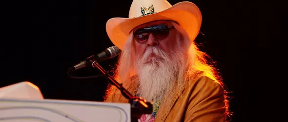 Почина Лион Ръсел