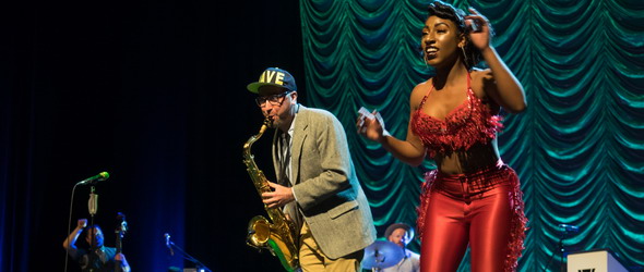 PostModern Jukebox и публиката пяха заедно Хубава си, моя горо