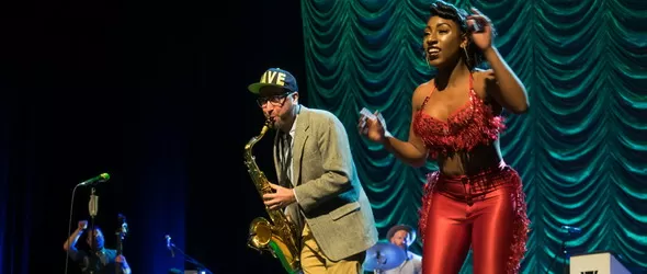 PostModern Jukebox и публиката пяха заедно Хубава си, моя горо