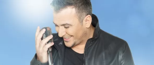 Андонис Ремос на една сцена с Ерос Рамацоти