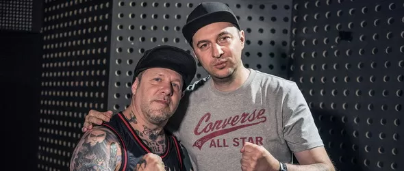 Ian Anderson и Roger Miret фронтално по Фрактура
