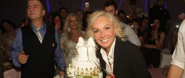 Лепа Брена ожени свой колега навръх рождения си ден