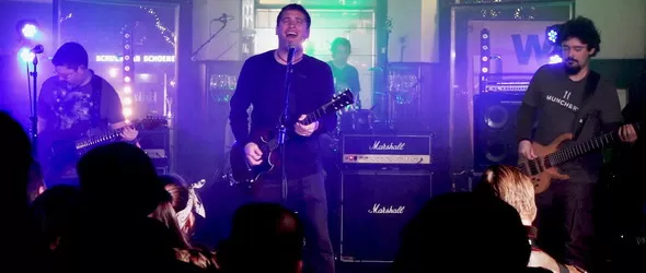 Der Hunds подгряват Fun Lovin Criminals у нас