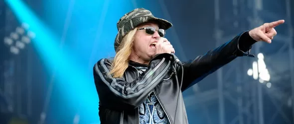 Инфаркт отнесе Уоръл Дейн