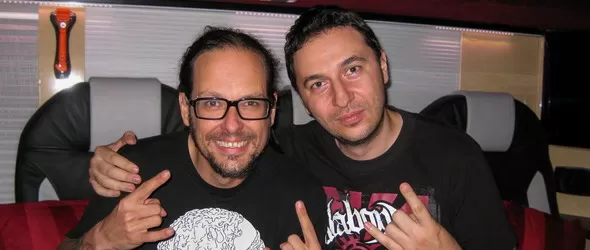 Jonathan Davis и Dog Eat Dog в едър план по Фрактура