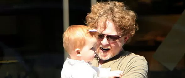 Етюд в червено и семейно щастие за Мик Хъкнъл