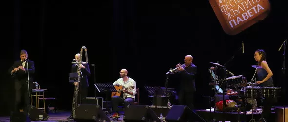 Картини от една изложба на Жълтите павета 2018