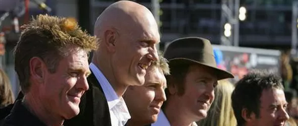 Миднайт Ойл изтупват ореола от старите ленти