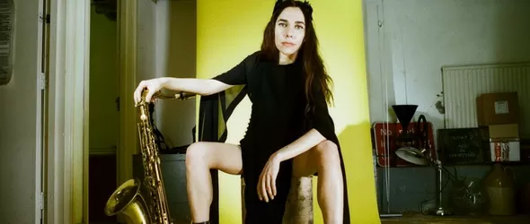 Пи Джей Харви като Пи Джей Харви в A Dog Called Money