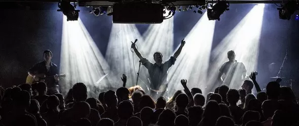 Остава с две нови песни и концерт в Sofia Live Club